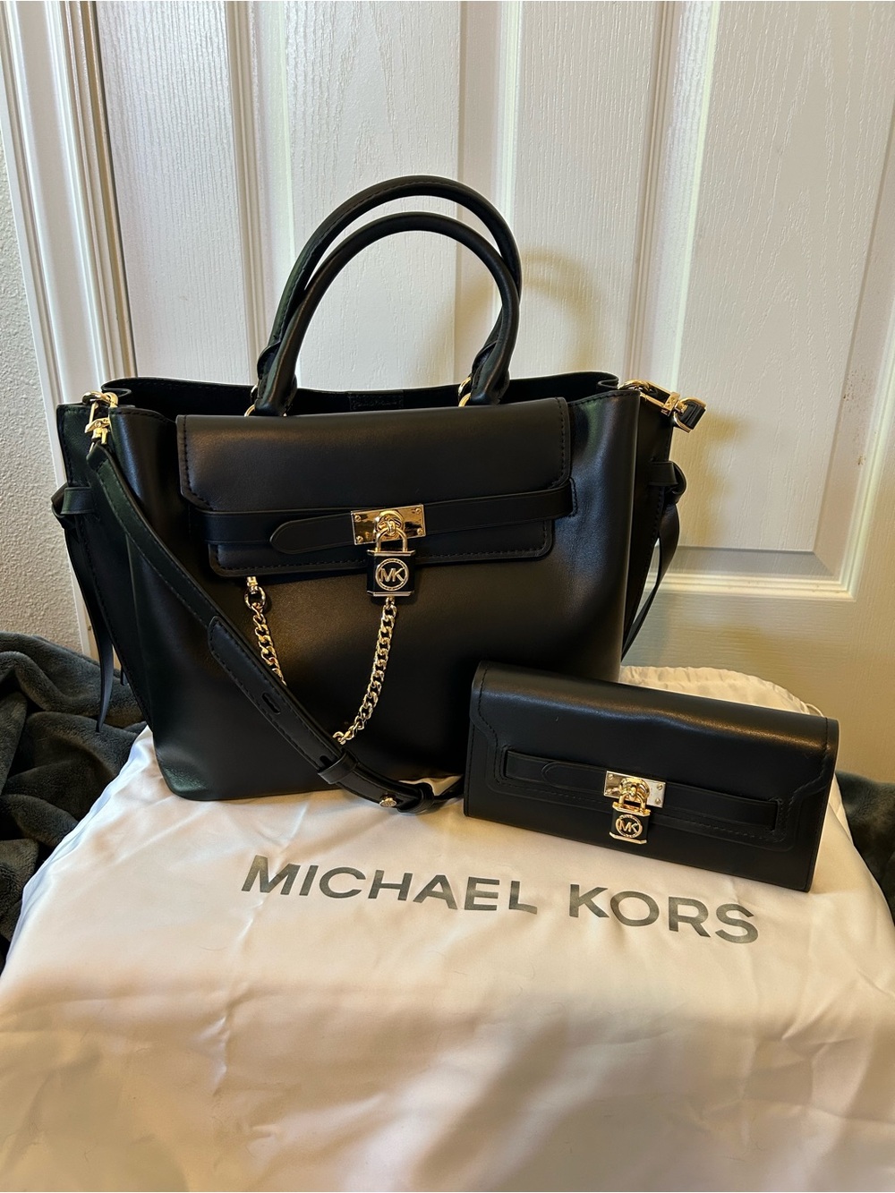 Michael Kors Large Hamilton Legacy Satchel with Matching Wallet in Black